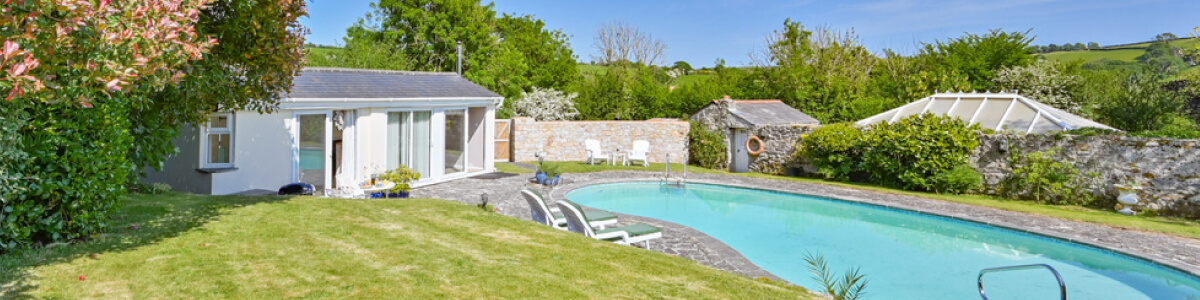 The Pool House - Pool View